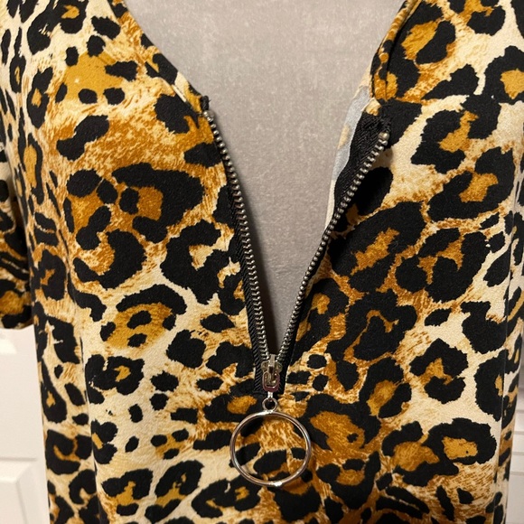 Vibe Sportswear Leopard Swing Dress Shoulder Cutouts and Front Zipper 1X - Picture 11 of 14